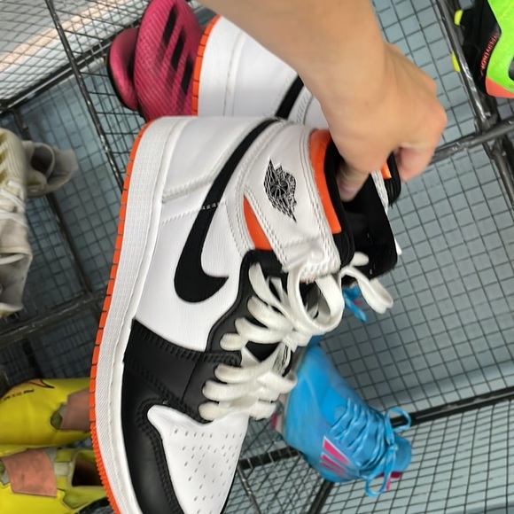 Jordan 1 Electric Orange High GS - Picture 8 of 8